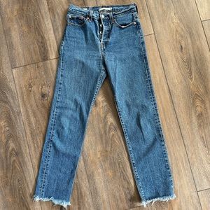 25x28 Levi’s Wedgie Straight Medium Wash Premium